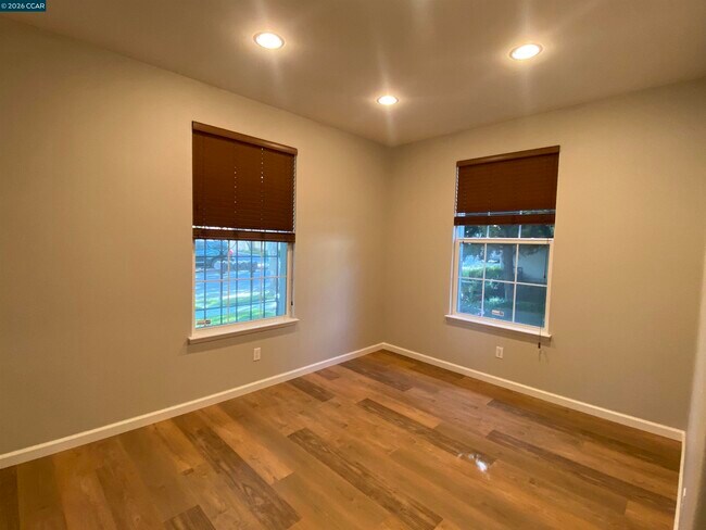 Building Photo - 2409 Maidenhair Way