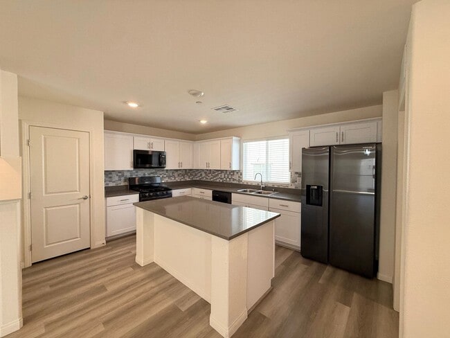 Building Photo - Modern Townhome Near Lone Mountain | Gated & Pool