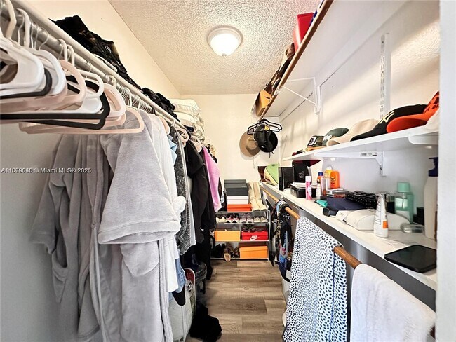 Building Photo - 1801 S Treasure Dr