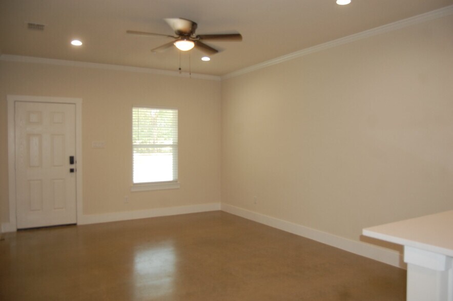 Building Photo - 261 Co Rd 2521