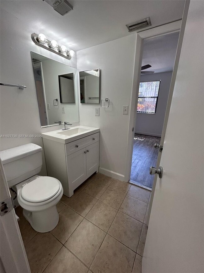 Building Photo - 10105 W Sunrise Blvd