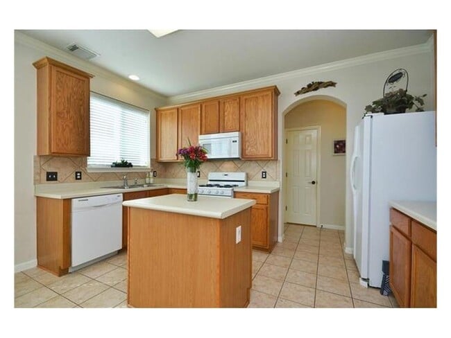 Building Photo - 1819 Rosenborough Ln N