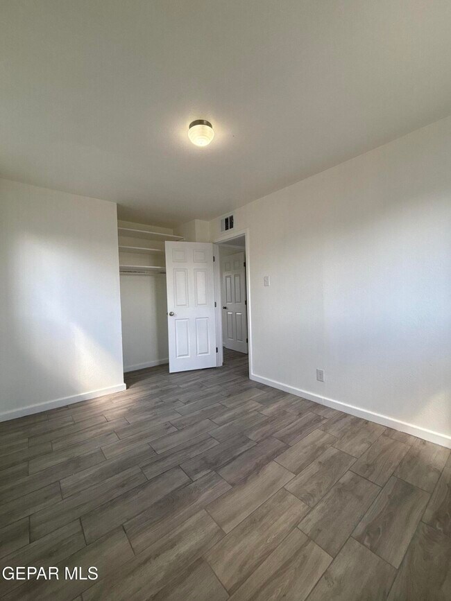 Building Photo - 6138 Taos Dr