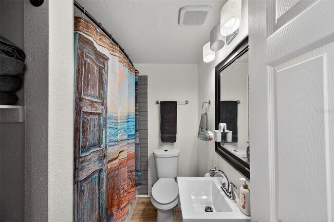 Building Photo - 4324 16th Ave S