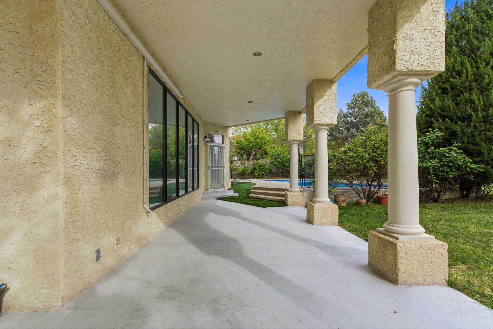 Building Photo - 9706 Tanoan Dr NE