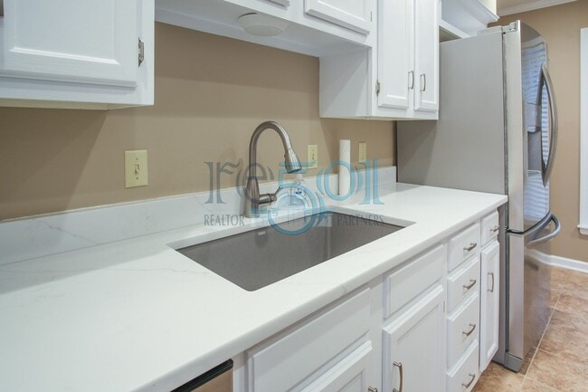 Building Photo - Check out the UPGRADES! Wow!