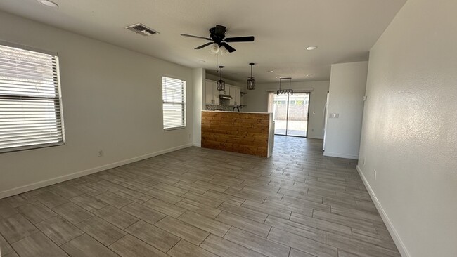 Building Photo - Laveen 3 bedroom house with garage