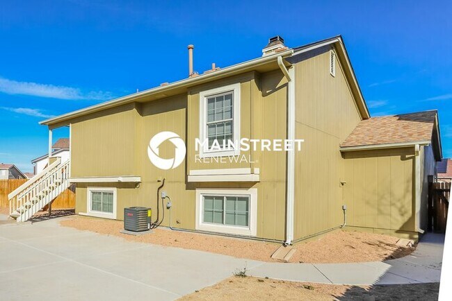 Building Photo - 4 Bedroom Pet-Friendly Home in Denver, CO with Main Street Renewal