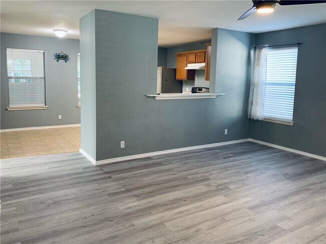 Building Photo - 400 Celery Loop