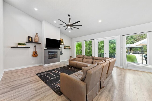 Building Photo - 20702 Post Oak Dr