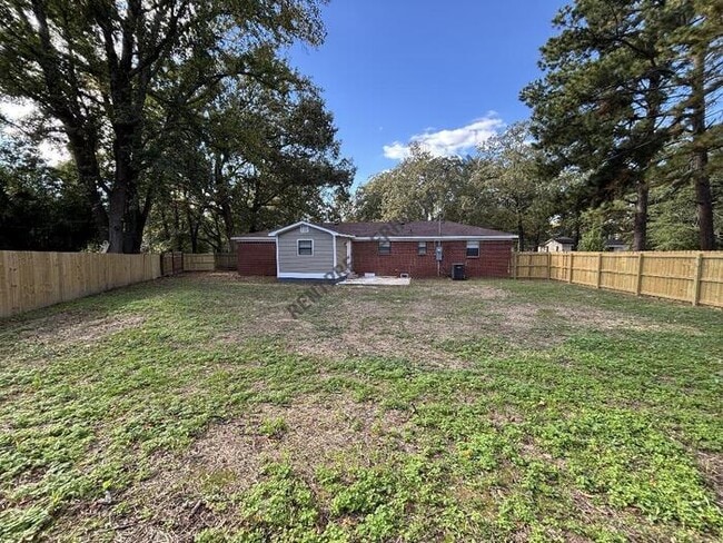 Building Photo - 607 S Jackson St