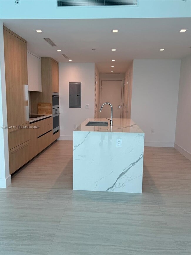 Building Photo - 2411 Laguna Cir