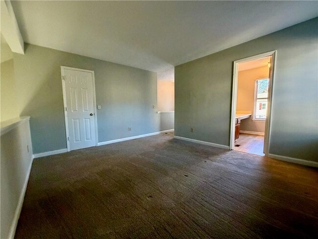 Building Photo - 1911 Shenandoah Valley Ln SE