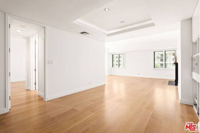 Building Photo - 10520 Wilshire Blvd