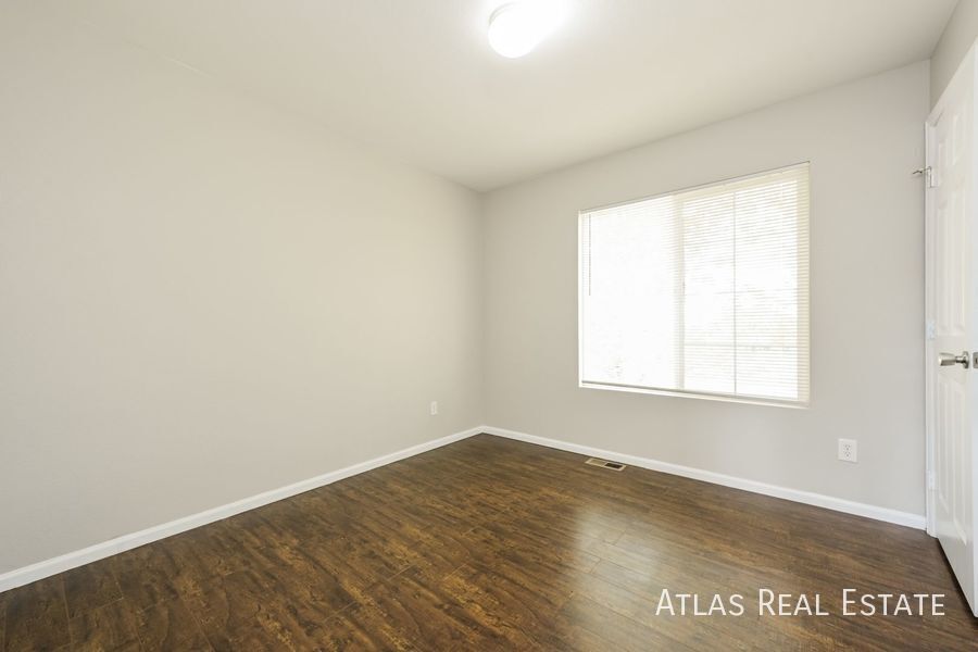 Building Photo - 5563 N Ensenada St