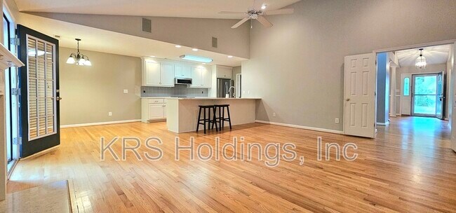 Building Photo - 215 Bayberry Ln