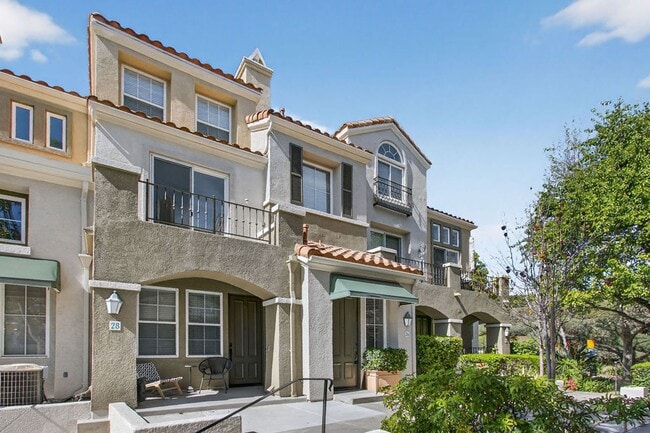 Building Photo - Bright & Updated 2 Bedroom Home with Flexible Primary Retreat and Amazing Community Amenities!