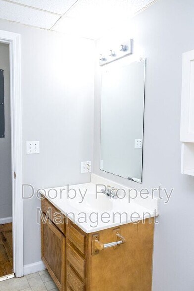 Building Photo - 402 Hall St