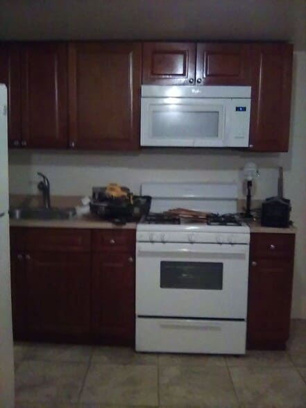 Building Photo - 132 Heald St