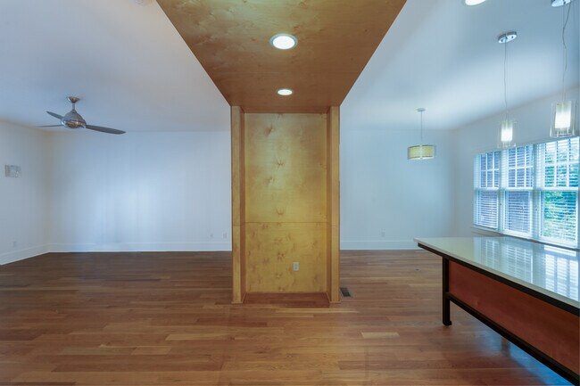 Building Photo - 3186 Parthenon Ave