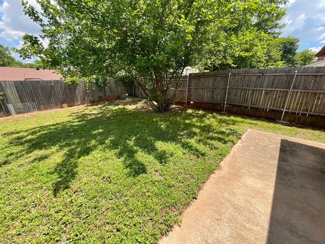 Building Photo - 3 Bed. 2 Bath, 2 Car Garage
