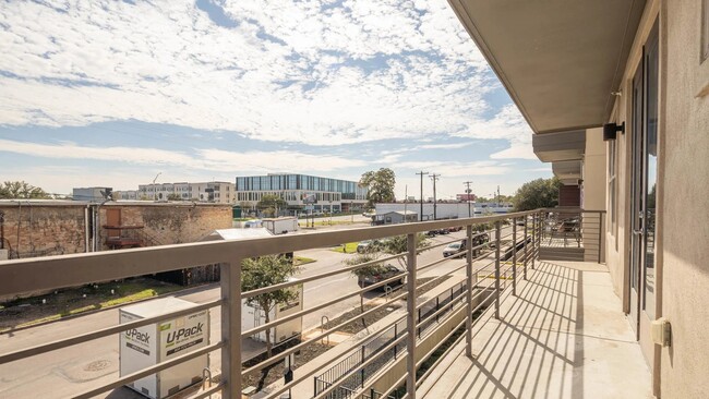 Building Photo - Tour Our Stylish 1 Bedroom Apartment Homes