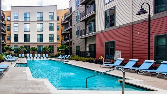 Building Photo - 2000 2nd Ave S