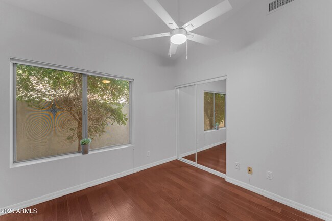 Building Photo - 13867 E Paradise Ln