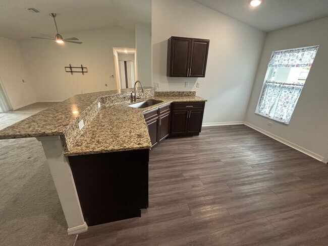 Building Photo - Great 4/2 in Citrus Springs