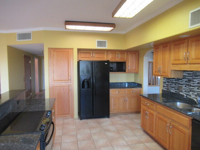 Building Photo - Large (3,825"), Beautiful & Luxurious Eastside Home with Breathtaking Mtn. Views.