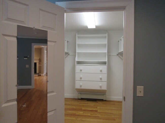 Building Photo - 46 Winsome Rd