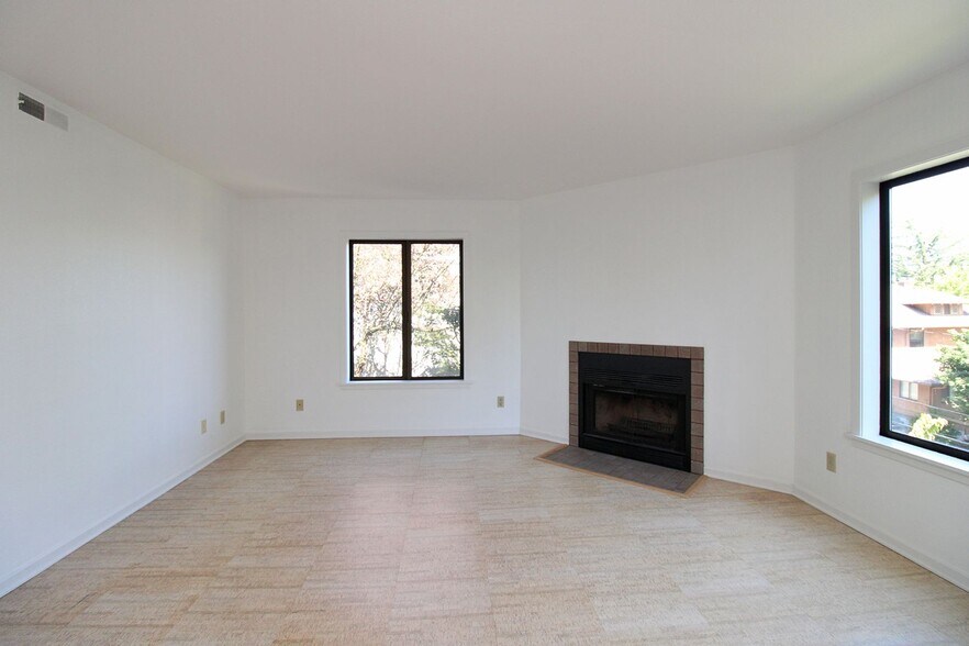 Building Photo - 1320 SW Hall St
