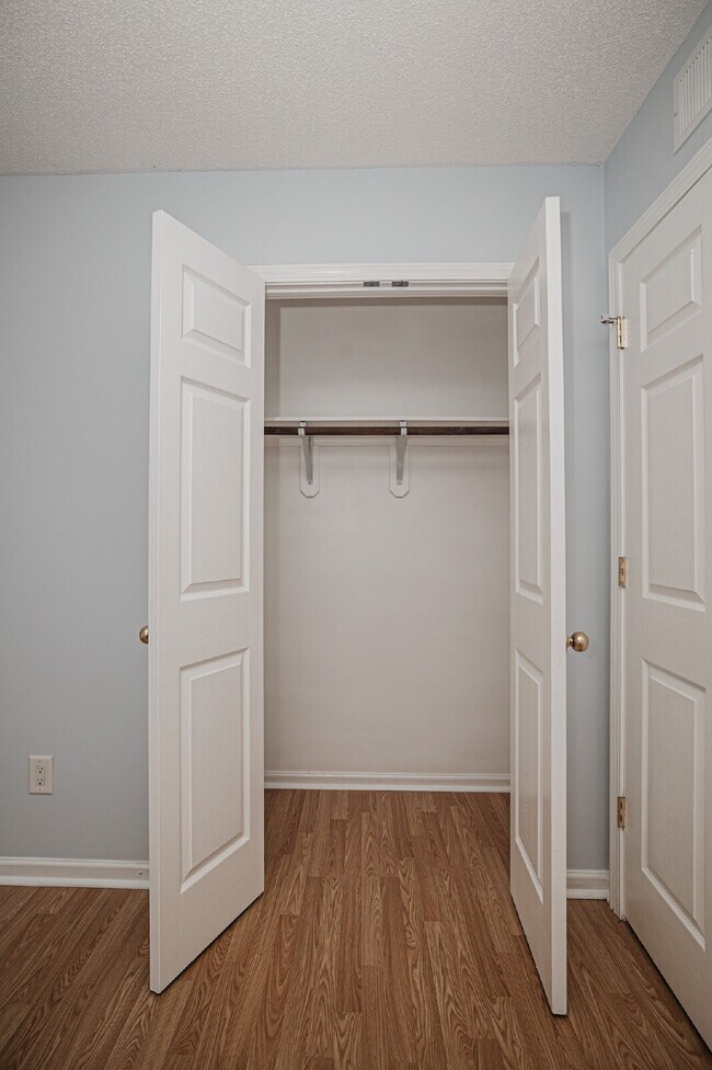 Building Photo - Charming 3 bed, 2 bath Mt. Pleasant Rental