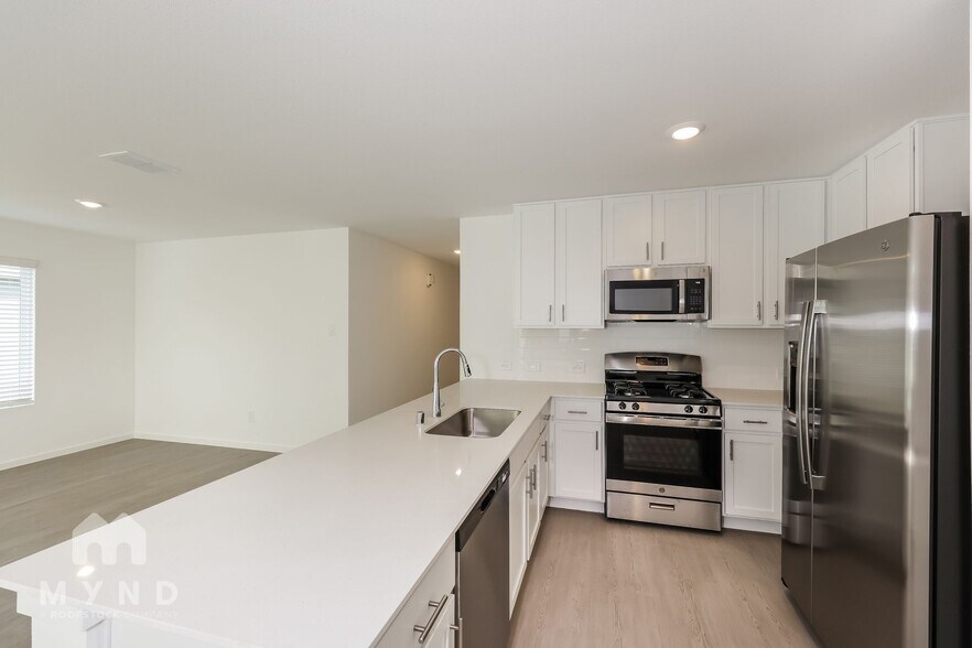 Building Photo - 2712 Ctr Crk Ln