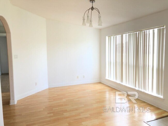 Building Photo - 9286 Ottawa Dr