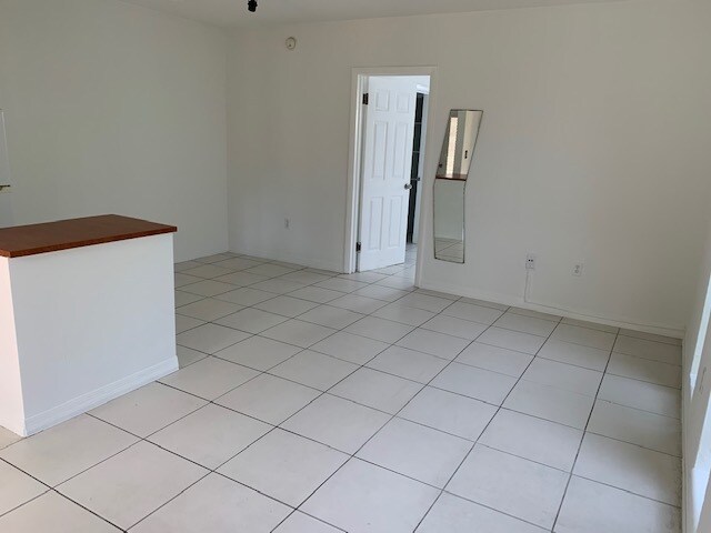 Building Photo - 7901 SW 64th Ave