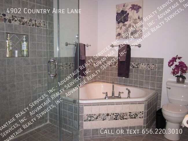 Building Photo - 4902 Country Aire Ln