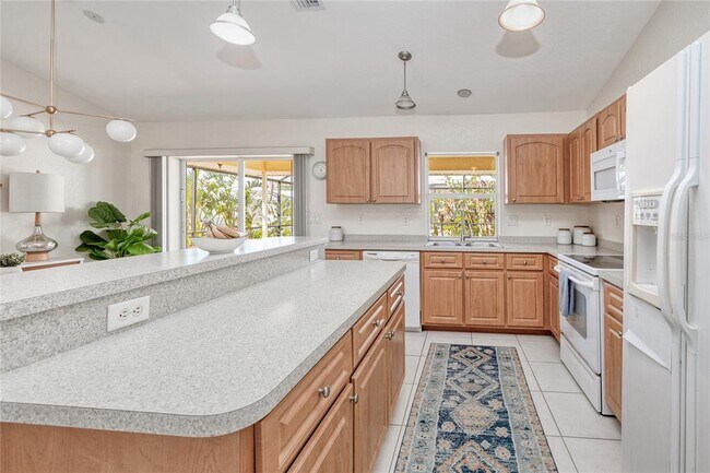 Building Photo - 3021 Palm Dr