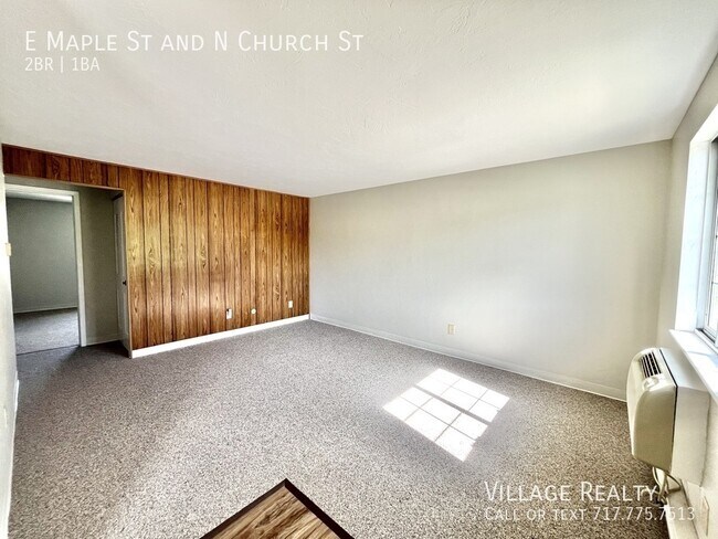 Building Photo - 361 E Maple St