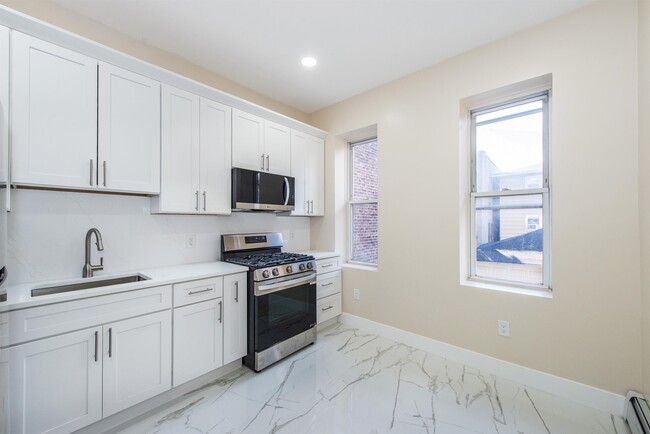 Building Photo - 211 65th St
