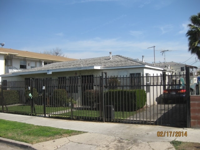 Building Photo - 6422 S Victoria Ave