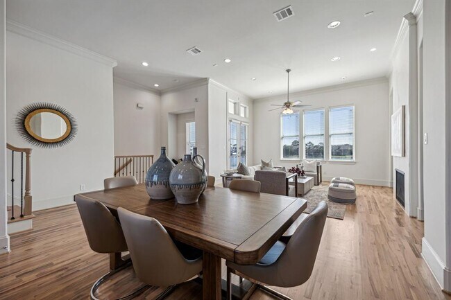 Building Photo - 2122 Lakeshore Edge Dr