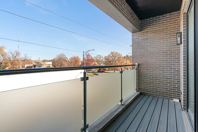 Building Photo - 5120 N Elston Ave