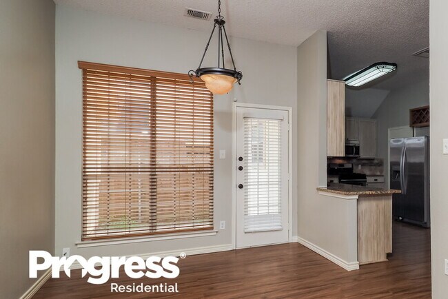 Building Photo - 4130 Briar Hill Dr