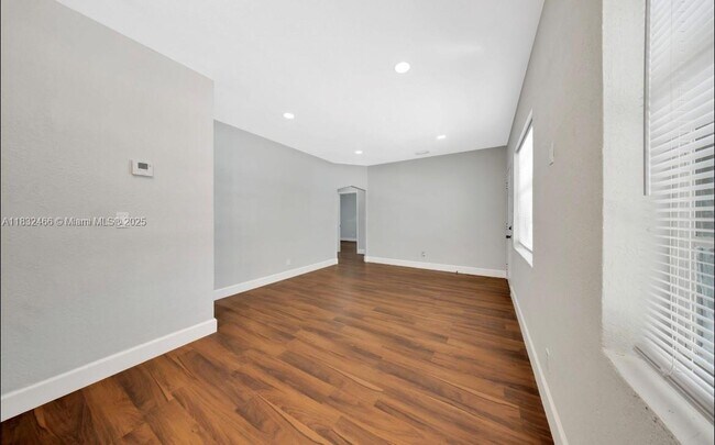 Building Photo - 217 E 48th St