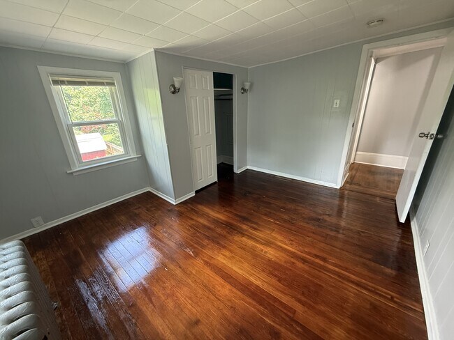 Building Photo - 302 Horace Ave