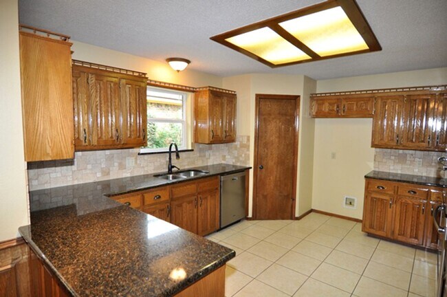 Building Photo - 2212 Diamond Point Dr