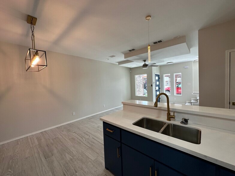 Building Photo - 1308 W Fig Ave