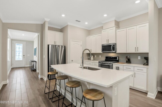 Building Photo - 404 Thistleton Wy