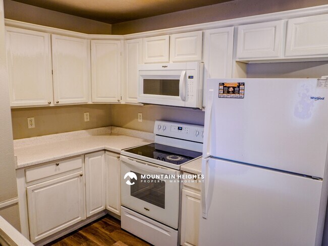 Building Photo - 26 W 7500 S